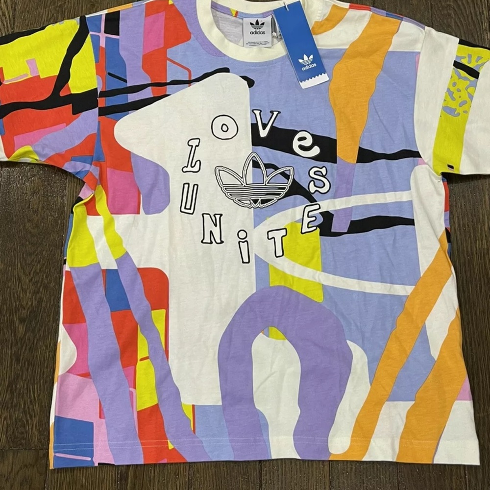 NWT Unisex Adidas Love Unites AOP Multicolor Camo T Shirt H43968 - Picture 3 of 8